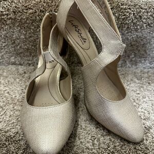 Life Stride Women's Champaign Heels zipper on heel size 8.5 wide new